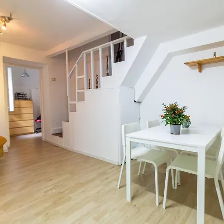 A' Casarell' E Lell' Apartment